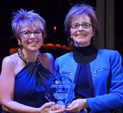 Gaby Mullinax accepts the PMDA Visionary Ward at CES 2015 2015 from then general manager Joellyn Gray. 